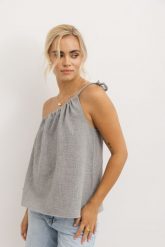 TOP HOLLY CIEMNO SZARY M - Flawless. Szare topy damskie Flawless, m, bez wzorów, ze skóry, eleganckie, bez kołnierzyka, bez ramiączek. Za 57.00 zł.