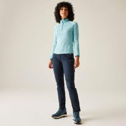 Spodnie damskie trekkingowe Mountain Winter. Niebieskie spodnie sportowe damskie Regatta, na lato, bez wzorów, z materiału, sportowe, trekkingowe. W wyprzedaży za 249.99 zł.