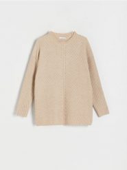 Gładki sweter - kremowy. Białe swetry nierozpinane damskie Reserved, l, bez wzorów, z dzianiny, bez kołnierzyka, bez ramiączek. W wyprzedaży za 119.99 zł.