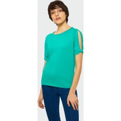 Klasyczny top z pęknięciem na rękawach. Topy damskie Greenpoint, bez wzorów, z elastanu, klasyczne, bez kołnierzyka, bez ramiączek. Za 29.99 zł.