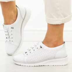 Białe skórzane półbuty damskie Filippo Dp7589/26. Białe półbuty damskie Filippo, na jesień, bez wzorów, z jeansu, casualowe, z okrągłym noskiem, bez obcasa, na koturnie, bez zapięcia. Za 219.00 zł.