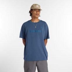 Koszulka męska New Balance Numeric MT51955VTI – granatowa. Niebieskie koszulki sportowe męskie New Balance, m, bez wzorów, z bawełny, bez ramiączek. Za 169.99 zł.