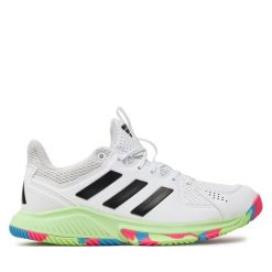 Buty halowe adidas. Białe obuwie sportowe damskie Adidas, bez wzorów, bez zapięcia. Za 269.99 zł.