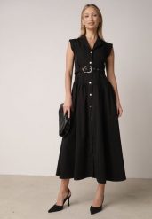 Czarna Koszulowa Sukienka Bez Rękawów Ozdobiona Paskiem z Klamrą Phalixia. Czarne sukienki damskie Born2be, na co dzień, m, z aplikacjami, eleganckie, bez kołnierzyka, bez ramiączek, maxi, koszulowe. Za 179.99 zł.