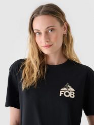 4F T-shirt regular z nadrukiem damski - czarny S. Czarne t-shirty damskie 4F, s, bez wzorów, z bawełny, klasyczne, bez kołnierzyka, bez ramiączek. W wyprzedaży za 19.99 zł.