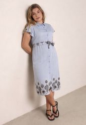 Niebieska Wiskozowa Sukienka Koszulowa Zdobiona Haftem i Wiązanym Paskiem Telonesa. Niebieskie sukienki damskie Born2be, na co dzień, l, z aplikacjami, z materiału, bez kołnierzyka, plus size, bez ramiączek, midi, koszulowe. Za 129.99 zł.