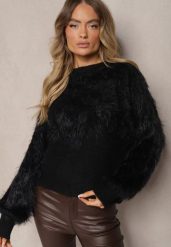 Czarny Puchaty Sweter Udekorowany Aplikacjami Kwiatowymi Arrmeva. Czarne swetry nierozpinane damskie Renee, z aplikacjami, z jeansu, casualowe, bez kołnierzyka, bez ramiączek. Za 99.99 zł.