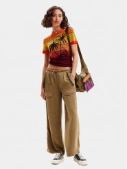 Desigual T-Shirt Dubai 24SWTK87 Pomarańczowy Regular Fit. Brązowe t-shirty damskie Desigual, l, bez wzorów, z wiskozy, bez kołnierzyka, bez ramiączek. Za 189.99 zł.