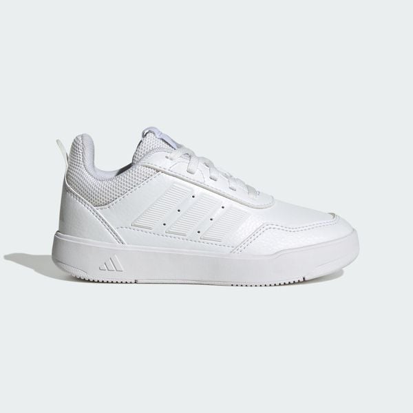 Buty sportowe TENSAUR SPORT 3.0 K. Białe buty sportowe męskie Adidas, bez wzorów, bez zapięcia, na jogę i pilates. Za 179.00 zł.