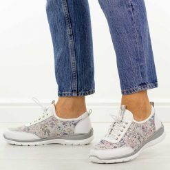 Białe skórzane półbuty damskie DiA 5990. Białe półbuty damskie DiA, na jesień, bez wzorów, z dresówki, casualowe, z okrągłym noskiem, bez obcasa, na płaskiej podeszwie, bez zapięcia. W wyprzedaży za 227.92 zł.