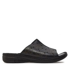 Klapki Caprice. Czarne klapki damskie Caprice, bez wzorów, bez obcasa, bez zapięcia. Za 299.99 zł.