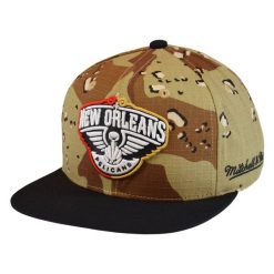 Czapka z daszkiem Mitchell & Ness NBA New Orleans Pelicans Choco -NOPYYPPPCAMO. Brązowe czapki damskie Mitchell & Ness, bez wzorów, sportowe. Za 89.00 zł.