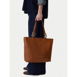 Torebka LOVE MOSCHINO. Brązowe shopperki damskie Love Moschino, bez wzorów, bez dodatków. Za 869.00 zł.