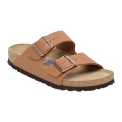 Klapki Damskie Arizona Suede. Brązowe klapki damskie Birkenstock, bez wzorów, z materiału, z otwartym noskiem, bez obcasa, bez zapięcia. Za 566.00 zł.