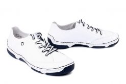 RIEKER 55901-80 white, półbuty damskie. Białe półbuty damskie Rieker, bez wzorów, bez obcasa, bez zapięcia. Za 349.90 zł.