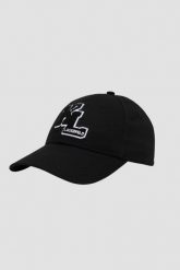 KARL LAGERFELD Czarna czapka k/varsity. Czarne czapki damskie KARL LAGERFELD, bez wzorów. W wyprzedaży za 219.99 zł.