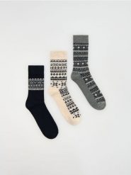 3 pack skarpet - szary. Szare skarpety męskie Reserved, bez wzorów. Za 49.99 zł.