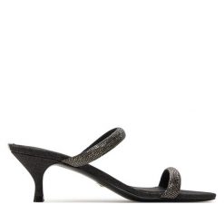 Klapki Guess. Czarne klapki damskie Guess, z aplikacjami, bez obcasa, bez zapięcia. Za 479.99 zł.
