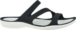 Crocs Klapki damskie Swiftwater Sandals czarne r. 38/39 (203998-066). Czarne klapki damskie Crocs, bez wzorów, sportowe, bez obcasa, bez zapięcia. Za 157.33 zł.