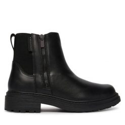 Botki Clarks. Czarne botki damskie Clarks, bez wzorów, bez obcasa, na płaskiej podeszwie, bez zapięcia. Za 569.99 zł.