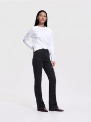 Jeansy flare z wysokim stanem - czarny. Czarne jeansy damskie Reserved, bez wzorów, z bawełny, z podwyższonym stanem. Za 129.99 zł.