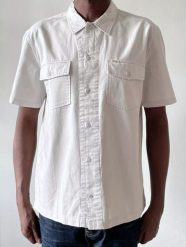 LEE MĘSKA KOSZULA Z KRÓTKIM RĘKAWEM 101 SS SERVICE SHIRT GRAY VIOLET L93GHNRA 112124154. Szare koszule męskie Lee, l, bez wzorów, bez kołnierzyka, bez ramiączek. Za 249.99 zł.
