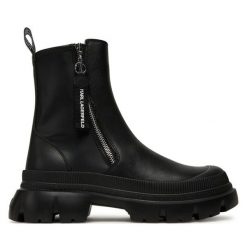 Botki KARL LAGERFELD. Czarne botki damskie KARL LAGERFELD, bez wzorów, bez obcasa, na płaskiej podeszwie, bez zapięcia. Za 889.99 zł.