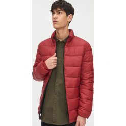 Kurtka pikowana - Bordowy. Czerwone kurtki męskie Cropp, l, bez wzorów, bez kaptura. Za 129.99 zł.