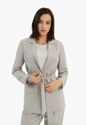 Marynarka z bawełną JB-RUNTA. Marynarki i żakiety damskie Volcano, bez wzorów, z bawełny, eleganckie, bez kołnierzyka, bez ramiączek. Za 249.99 zł.