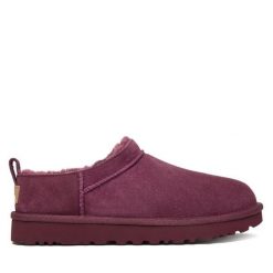 Śniegowce Ugg. Czerwone śniegowce damskie UGG, bez zapięcia. Za 679.99 zł.