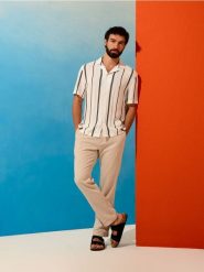 Wiskozowa koszula w paski - biały. Białe koszule męskie Sinsay, l, bez wzorów, z wiskozy, bez kołnierzyka, bez ramiączek. Za 39.99 zł.