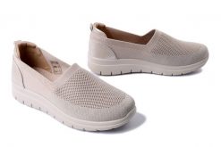 ARTIKER RELAKS 56C1216 beżowy, półbuty damskie. Brązowe półbuty damskie Artiker Relaks, bez wzorów, bez obcasa, bez zapięcia. Za 119.90 zł.