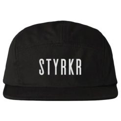 Czapka biegowa 5-panelowa Styrkr. Czarne czapki damskie STYRKR, bez wzorów, z materiału, sportowe. Za 181.50 zł.