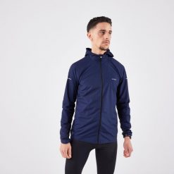 Kurtka do biegania w terenie wiatrówka męska Kiprun Run 900 Wind. Niebieskie kurtki męskie KIPRUN, l, bez wzorów, z materiału, bez kaptura, do biegania. Za 179.99 zł.