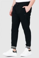 GUESS Czarne męskie spodnie dresowe, Rozmiar S. Czarne spodnie sportowe męskie Guess, m, z aplikacjami, z dresówki. W wyprzedaży za 199.99 zł.