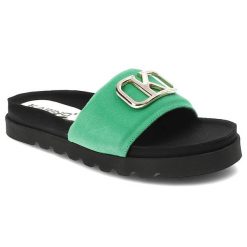 Zielone Klapki Karino Modne Skórzane Buty. Zielone klapki damskie Karino, na lato, bez wzorów, z weluru, eleganckie, bez obcasa, bez zapięcia. Za 259.00 zł.