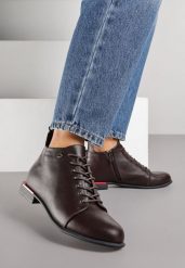 Brązowe Botki Vices Trzewiki Aliff. Brązowe botki damskie Renee, bez wzorów, eleganckie, bez obcasa, na płaskiej podeszwie, bez zapięcia. Za 109.99 zł.