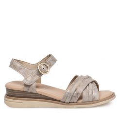 Sandały Lasocki. Brązowe sandały damskie Lasocki, bez wzorów, bez obcasa, na koturnie, bez zapięcia. Za 135.99 zł.