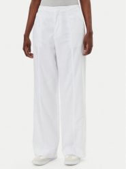 Calvin Klein Jeans Spodnie materiałowe J20J225340 Biały Relaxed Fit. Białe spodnie materiałowe damskie Calvin Klein Jeans, bez wzorów, z bawełny. Za 269.99 zł.