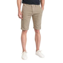 Szorty bermudzkie Le Temps des cerises Jogg Swoop. Białe szorty męskie Le Temps Des Cerises, bez wzorów. Za 393.30 zł.