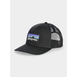 Czapka Patagonia P-6 Logo Trucker Hat - black. Czarne czapki damskie Patagonia, bez wzorów. Za 142.99 zł.