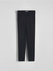 Legginsy z wiskozą - czarny. Czarne legginsy damskie Reserved, bez wzorów, z dzianiny. W wyprzedaży za 59.99 zł.