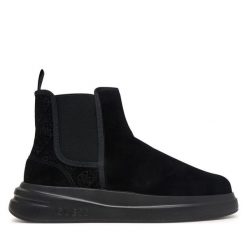 Sztyblety Guess. Czarne botki męskie Guess, z aplikacjami, bez obcasa, bez zapięcia. Za 674.99 zł.