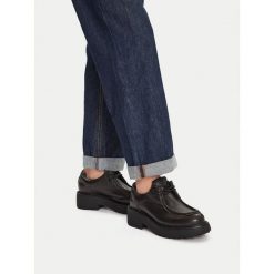 Półbuty GINO ROSSI. Brązowe półbuty damskie Gino Rossi, bez wzorów, bez obcasa, na płaskiej podeszwie, bez zapięcia. Za 399.99 zł.