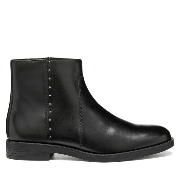 Botki Geox. Czarne botki damskie Geox, bez wzorów, bez obcasa, na płaskiej podeszwie, bez zapięcia. Za 549.99 zł.