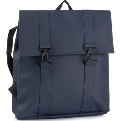 Plecak RAINS - 1213 Blue. Niebieskie plecaki damskie Rains, bez wzorów, z materiału. Za 299.00 zł.