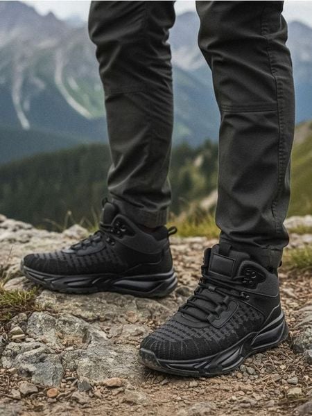 Rekreacyjne buty trekkingowe - szary. Szare trekkingi męskie Sinsay, bez zapięcia. Za 99.99 zł.