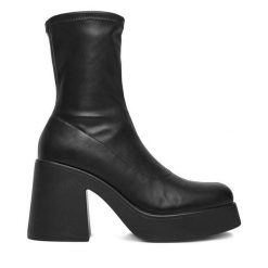 Botki DeeZee. Czarne botki damskie DeeZee, bez wzorów, bez obcasa, na słupku, bez zapięcia. Za 219.99 zł.