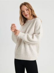 Sweter w prążki - kremowy. Białe swetry nierozpinane damskie Sinsay, l, bez wzorów, z dzianiny, bez kołnierzyka, bez ramiączek. Za 69.99 zł.