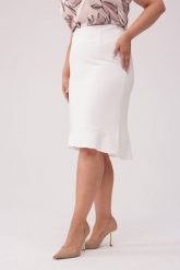 Elegancka ołówkowa spódnica Amelia w kolorze ecru PLUS SIZE XXL OVERSIZE WIOSNA. Spódnice damskie Moda Size Plus Iwanek, na spotkanie biznesowe, na wiosnę, plus size, bez wzorów, z elastanu, eleganckie, z obniżonym stanem, plus size, mini, asymetryczne. Za 219.90 zł.